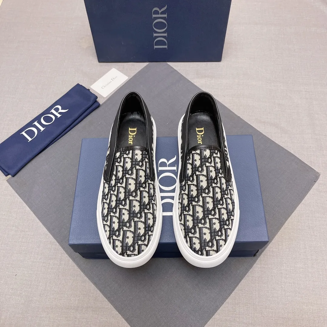 P380, Dior series casual shoes 👟🔥[Dior] Dior's new casual men's shoes are launched in Hong Kong counters. Official website 1:1 production. Original Italian materials. Designed by European and American masters. Perfect shape to create counter quality, solid color rubber wear-resistant outsole and classic dazzling head! Super versatile and very comfortable. High-end without losing taste, fashionable and novel! ! Absolute focus! Code number: 38-44, four colors available (45 can be customized, cannot be returned or exchanged) No. 005